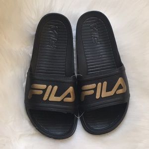 NWOT- FILA Drifter Slides